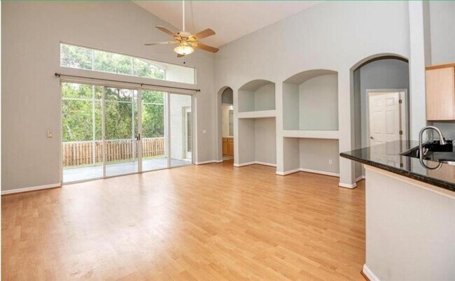 Building Photo - 1821 Longview Ln