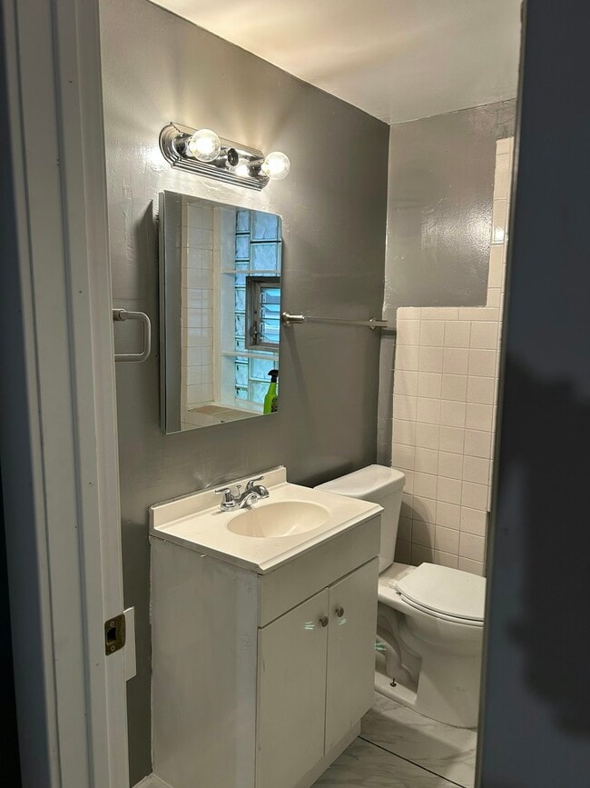 Foto del edificio - 1828 Gunderson Ave