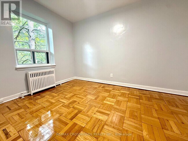 Photo du bâtiment - 2770-2770 Yonge St