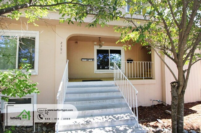 Foto del edificio - 2391 Placer St