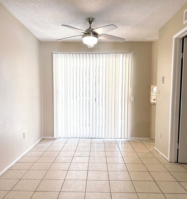 Foto del edificio - 1309 Sylvan Meadows Dr