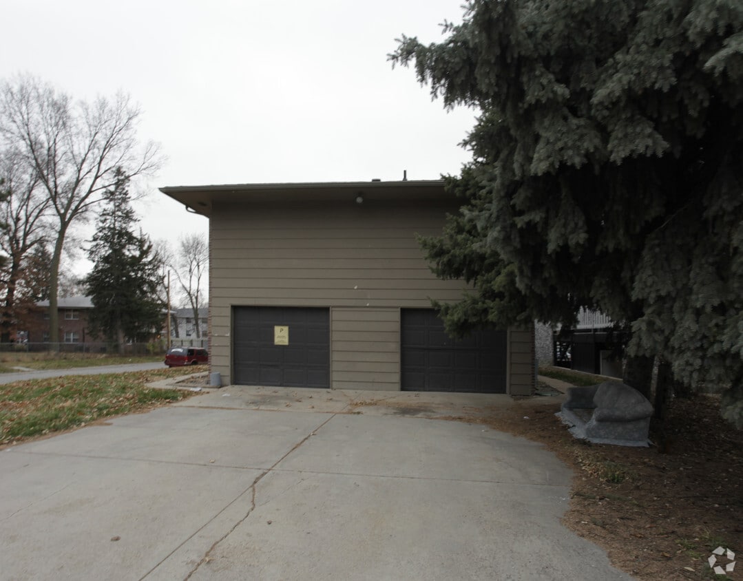 Building Photo - 447 S 26th St
