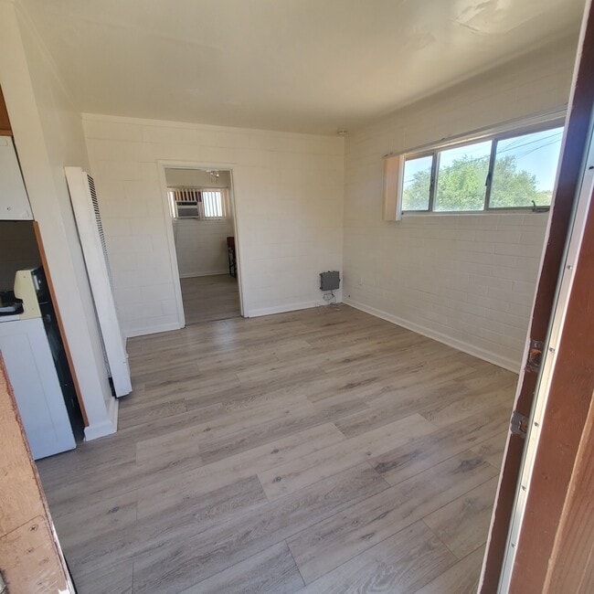 Building Photo - Winstons Properties