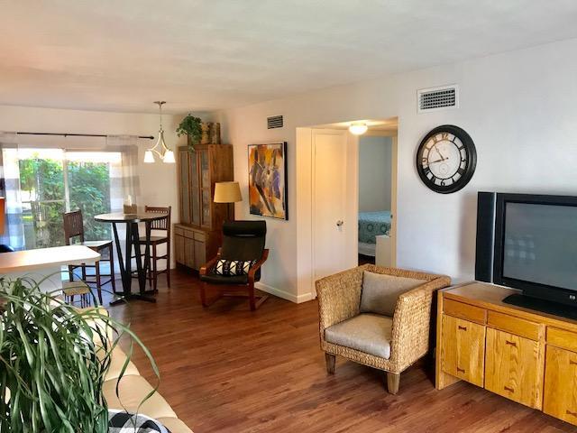 Foto del edificio - 5801 Parker Ave