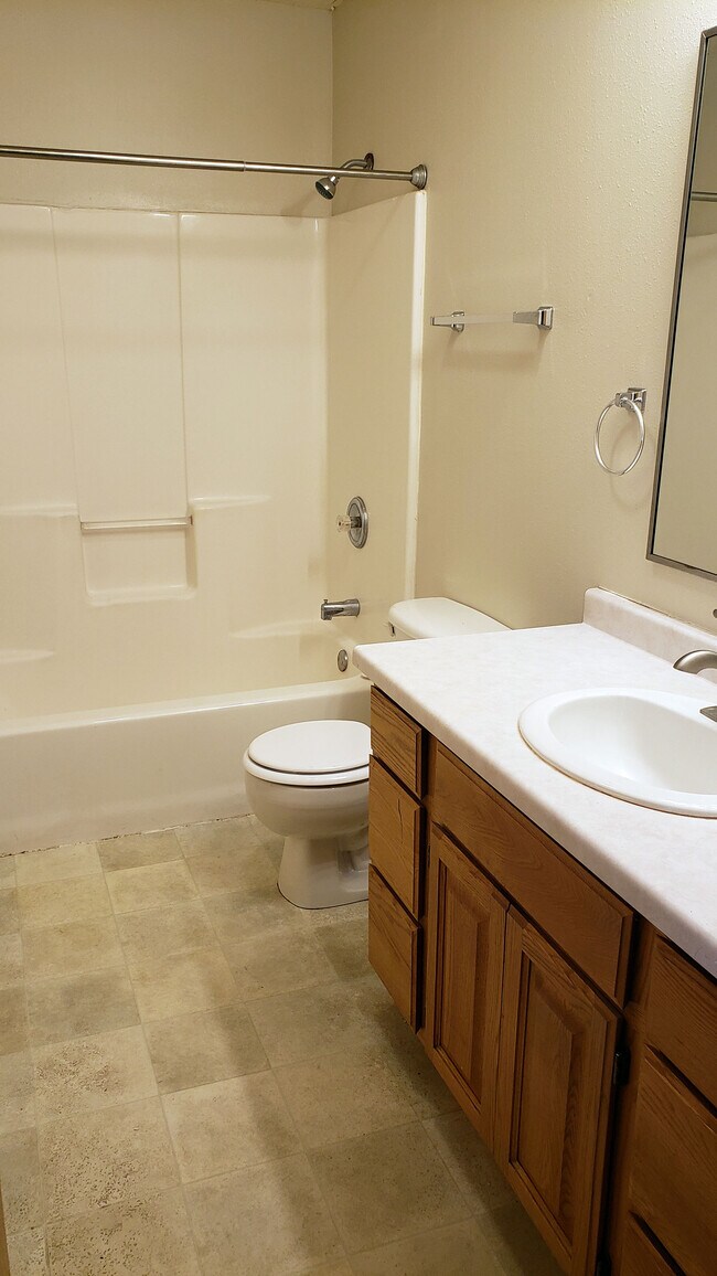 Building Photo - 222 Esplee St