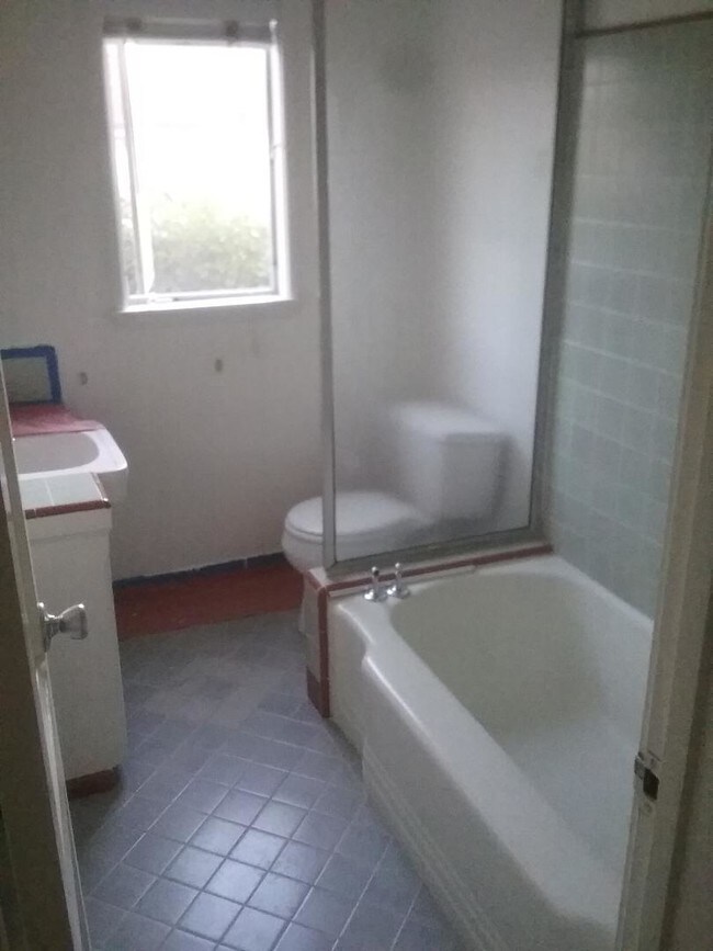Bath Room - 4630 Greenwood Pl