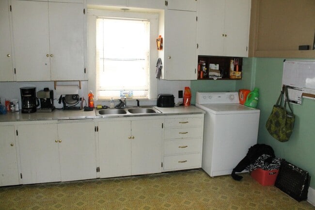 Building Photo - 415 E Clark St