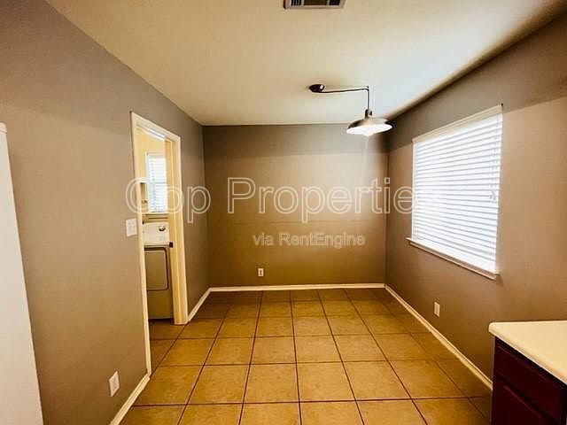 Foto del edificio - 9819 Autumn Pl