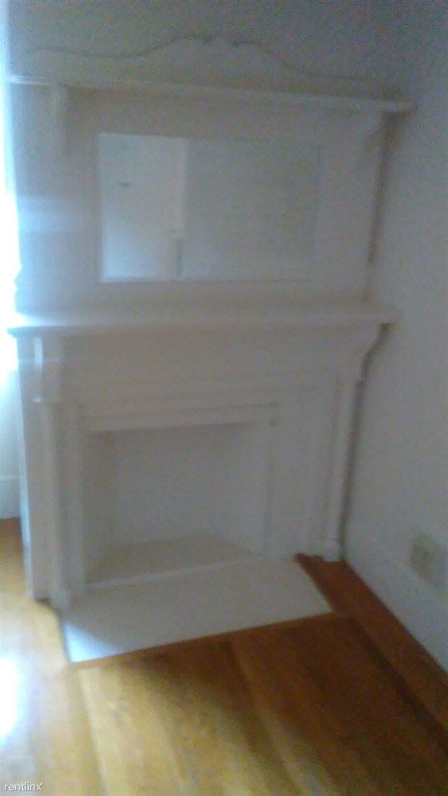 Foto del edificio - 305 Pond St