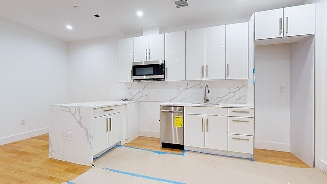 West 94th Street - West 94th Street Apartment