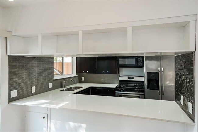 Foto del edificio - 1122 Hollow Creek Dr