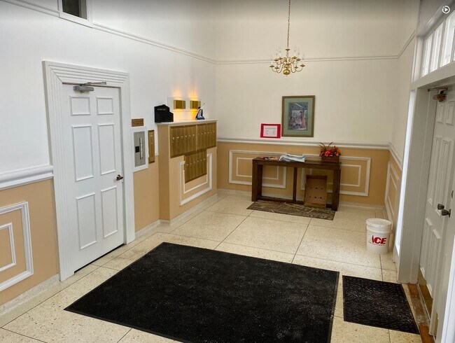 Foto del edificio - 15046 Claymoor Ct