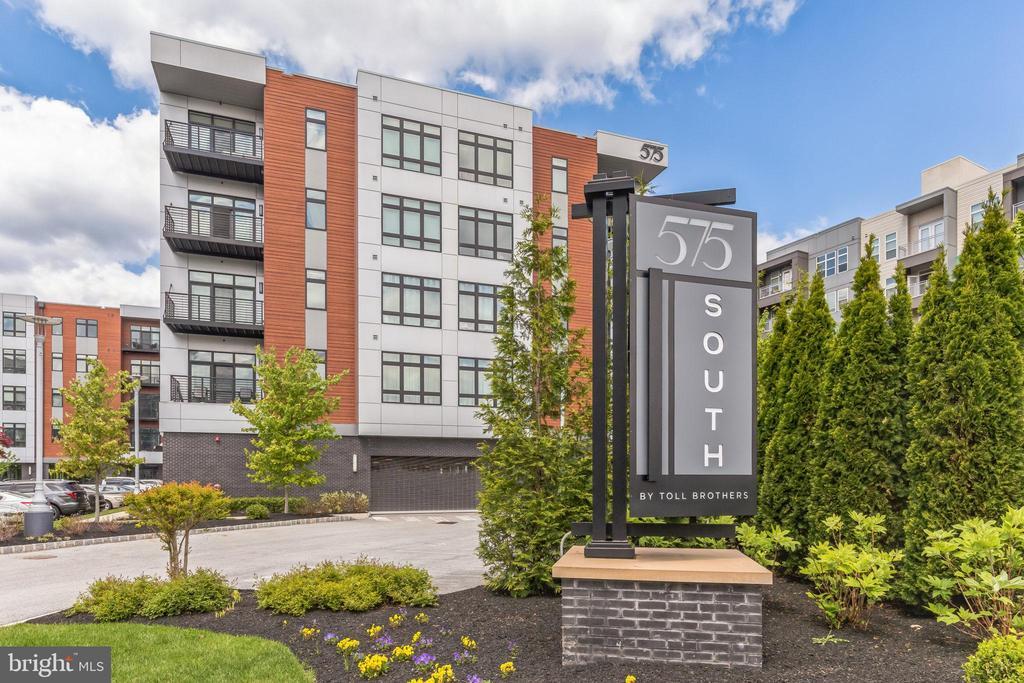 Foto principal - 575 S Goddard Blvd