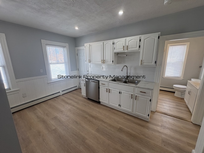 Building Photo - 27 Ferncliff Ave