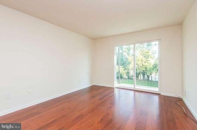 Building Photo - 326 Hermit St