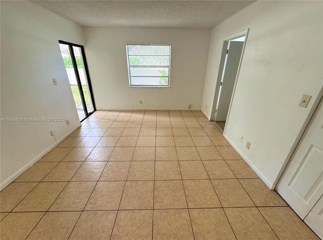Foto del edificio - 3500 NW 116th Terrace