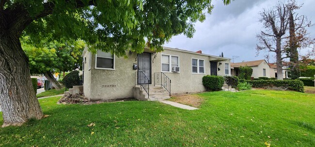 Building Photo - 2307 Kenmere Ave
