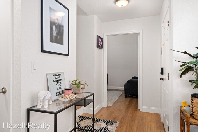 Building Photo - 3 br, 2.5 bath House - 6780 Koster Way