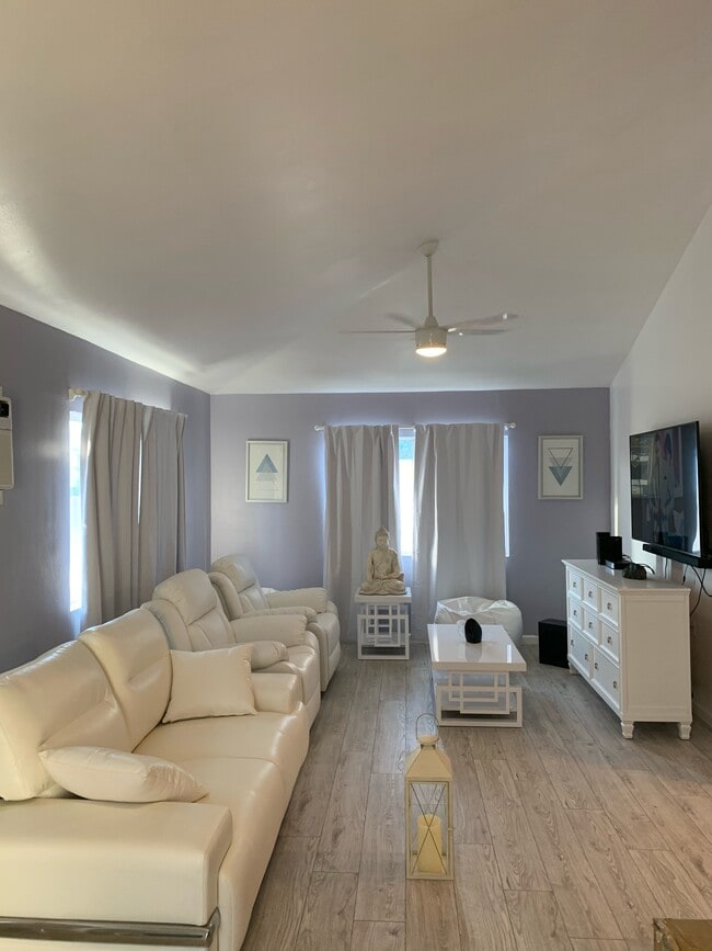 Foto del edificio - 4105 E 52nd St