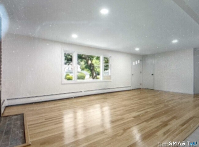 Foto del edificio - 303 Bunker Hill Ave