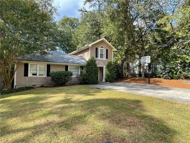 Building Photo - 2280 Briarwood Hills Dr NE