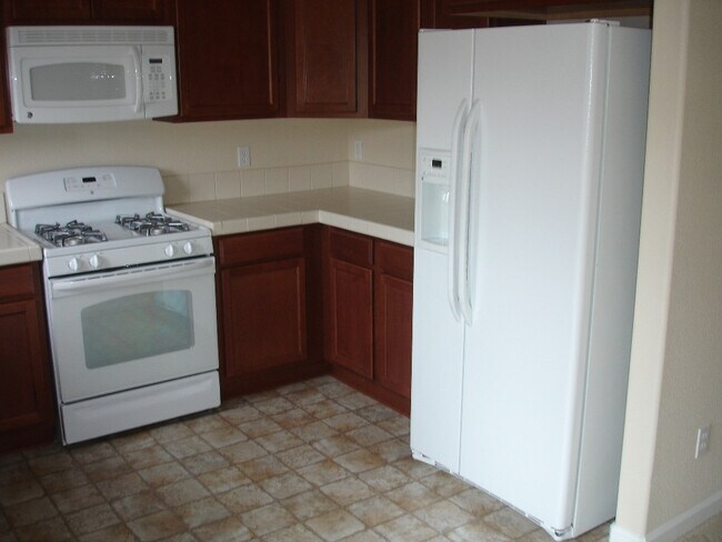 Foto del edificio - Beautiful Two Master Bedroom Townhome Near...