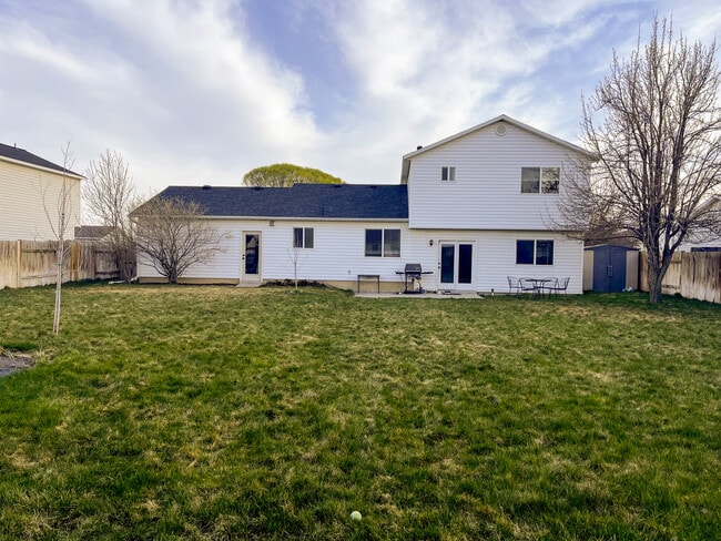 Building Photo - 1624 W 525 S