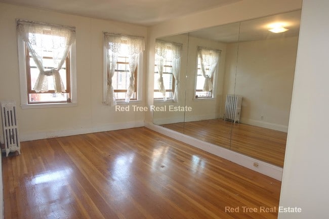 Building Photo - 52 Strathmore Rd