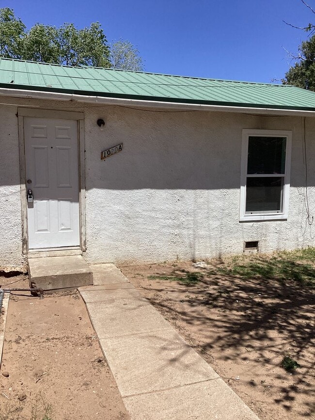 Building Photo - Newly Renovated 2 Bedroom, 1 bath! Located in Portales! Water Included!