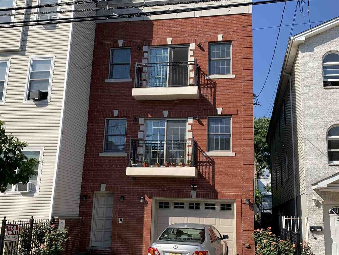 Foto principal - 48 Belmont Ave