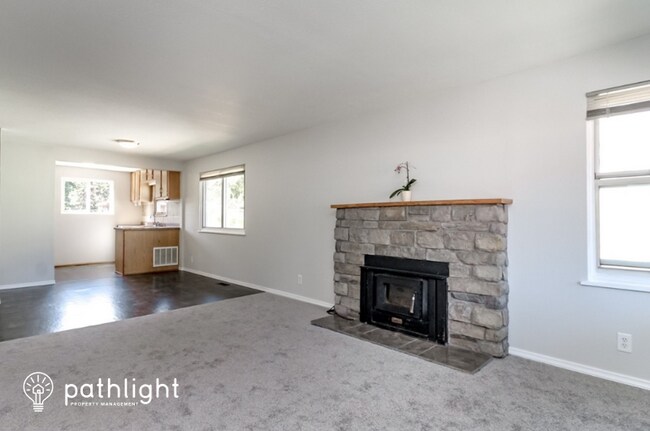 Building Photo - 1435 S 129th St