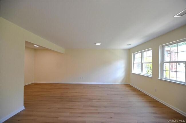 Foto del edificio - 276 Temple Hill Rd