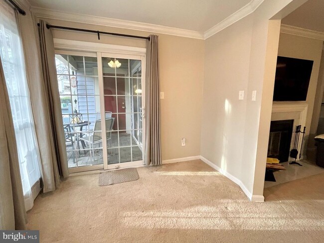 Building Photo - 2220 Springwood Dr