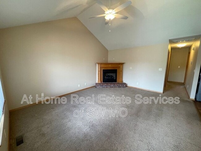 Building Photo - 4049 S Fort Ave