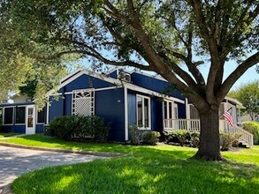 Building Photo - 33 April Point Dr N