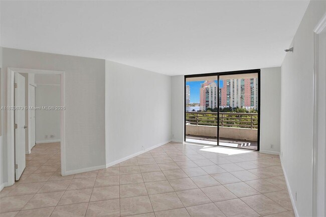 Foto del edificio - 3300 NE 191st St
