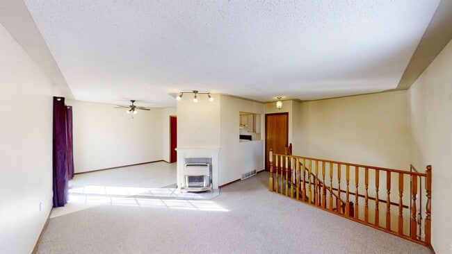 Building Photo - 9406 B-94100 100 Ave