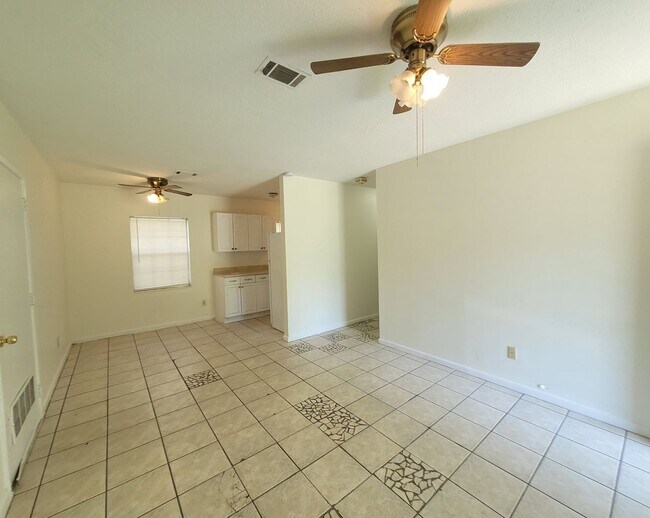 Building Photo - 218 McKinley Dr Pensacola, FL 32505: Janua...