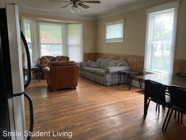 Building Photo - 4 br, 2 bath Room For Rent - 808 W. Oregon