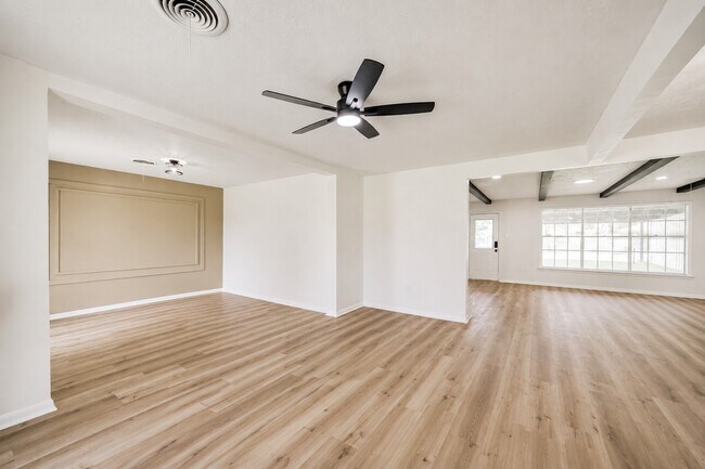 Foto del edificio - 306 Red Bud Ln