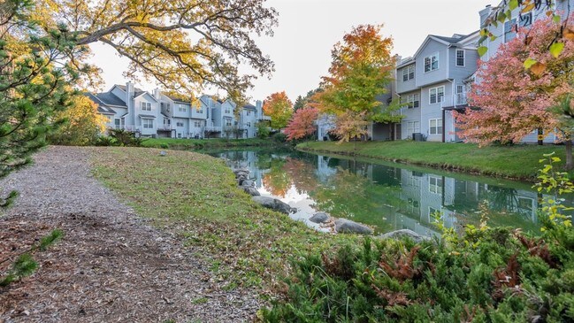 Building Photo - 4368 Pine Ridge Ct