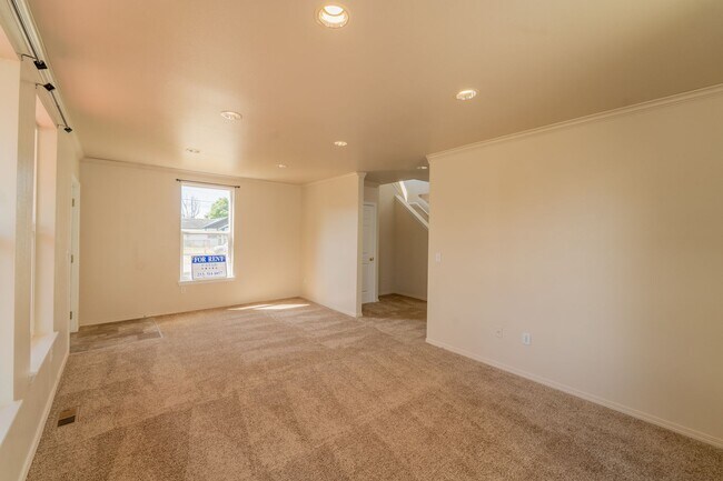 Foto del edificio - Spacious 3 Bedroom / 2.5 Bathroom Single Family Home Available in Tacoma!