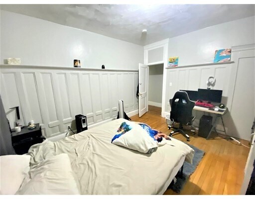 Building Photo - 468 Park Dr