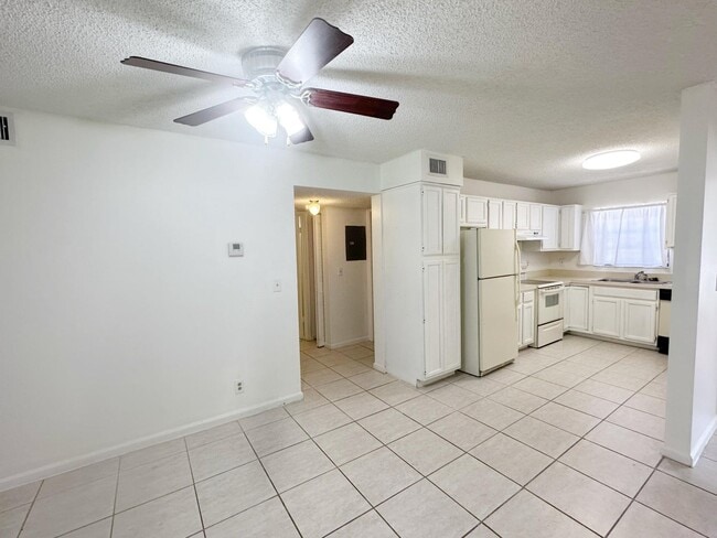 Foto del edificio - 3000 Norwood Pl