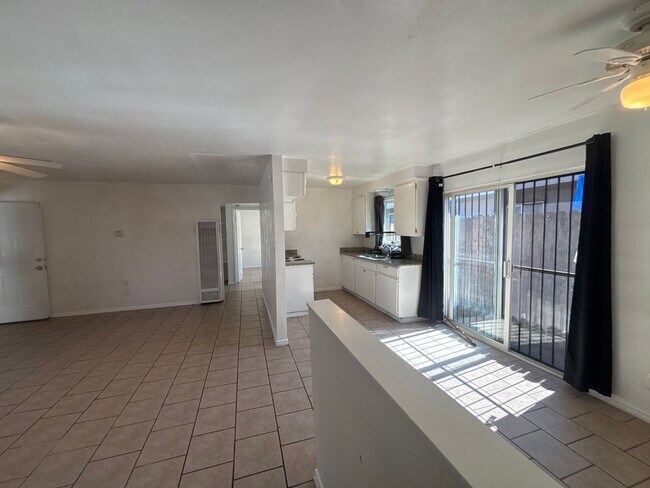 Foto del edificio - 826 Astor Dr