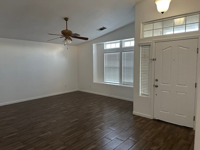 Building Photo - 2154 Berryhill Ave