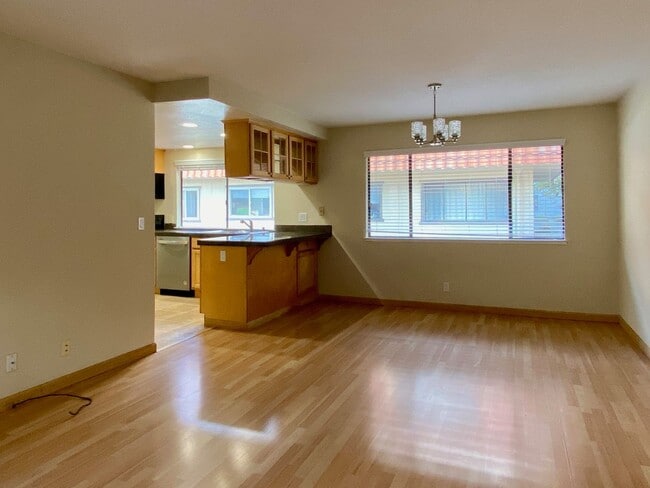 Building Photo - Well Appointed and Perfectly Located 2 Bedroom, 2.5 Bath Townhouse in Santa Clara!