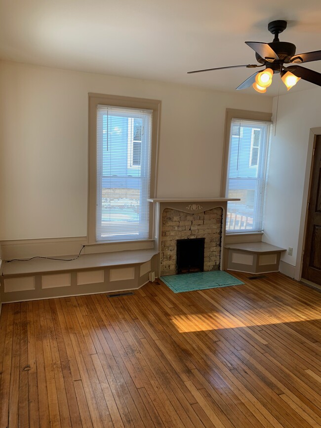 Living room - 1034 Spaight St