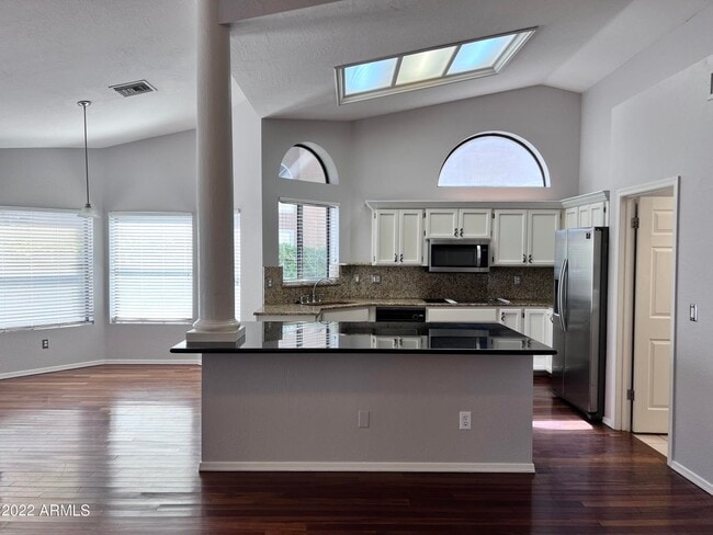 Foto del edificio - 6933 W Sack Dr