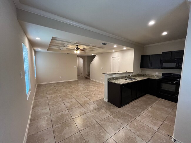 Building Photo - 7011 Micayla Cv